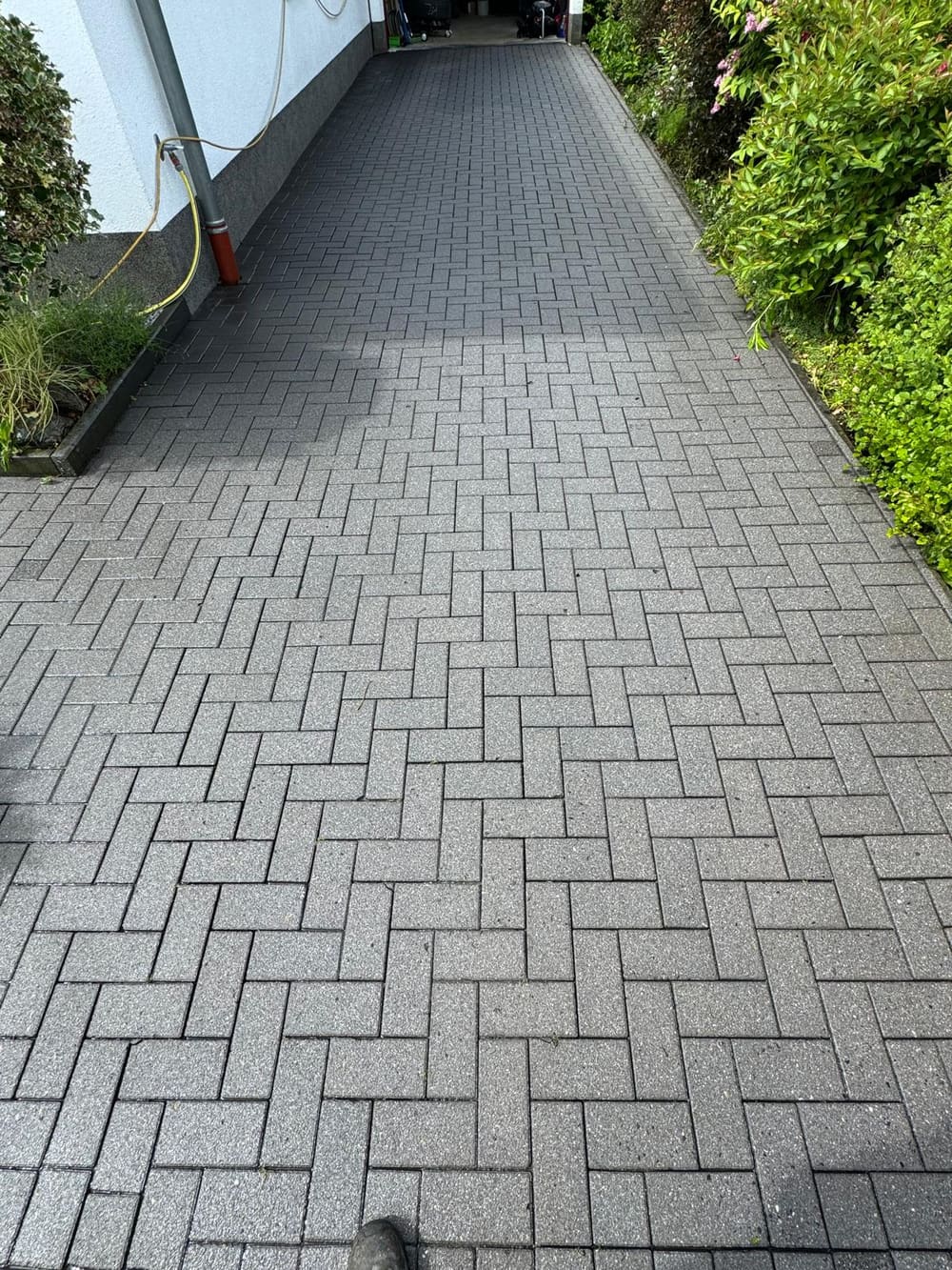 Gereinigte Garagenzufahrt